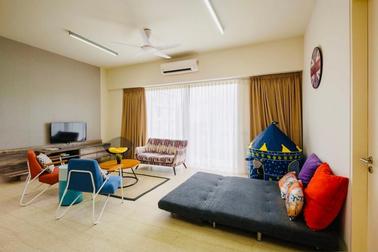 By The Sea Beach Front Apartment Batu Feringgi Dış mekan fotoğraf