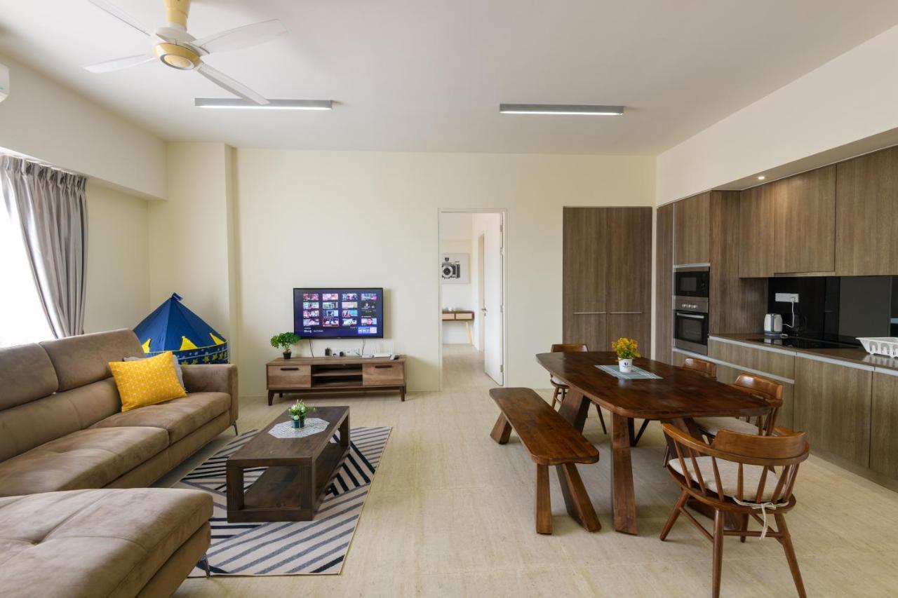By The Sea Beach Front Apartment Batu Feringgi Dış mekan fotoğraf
