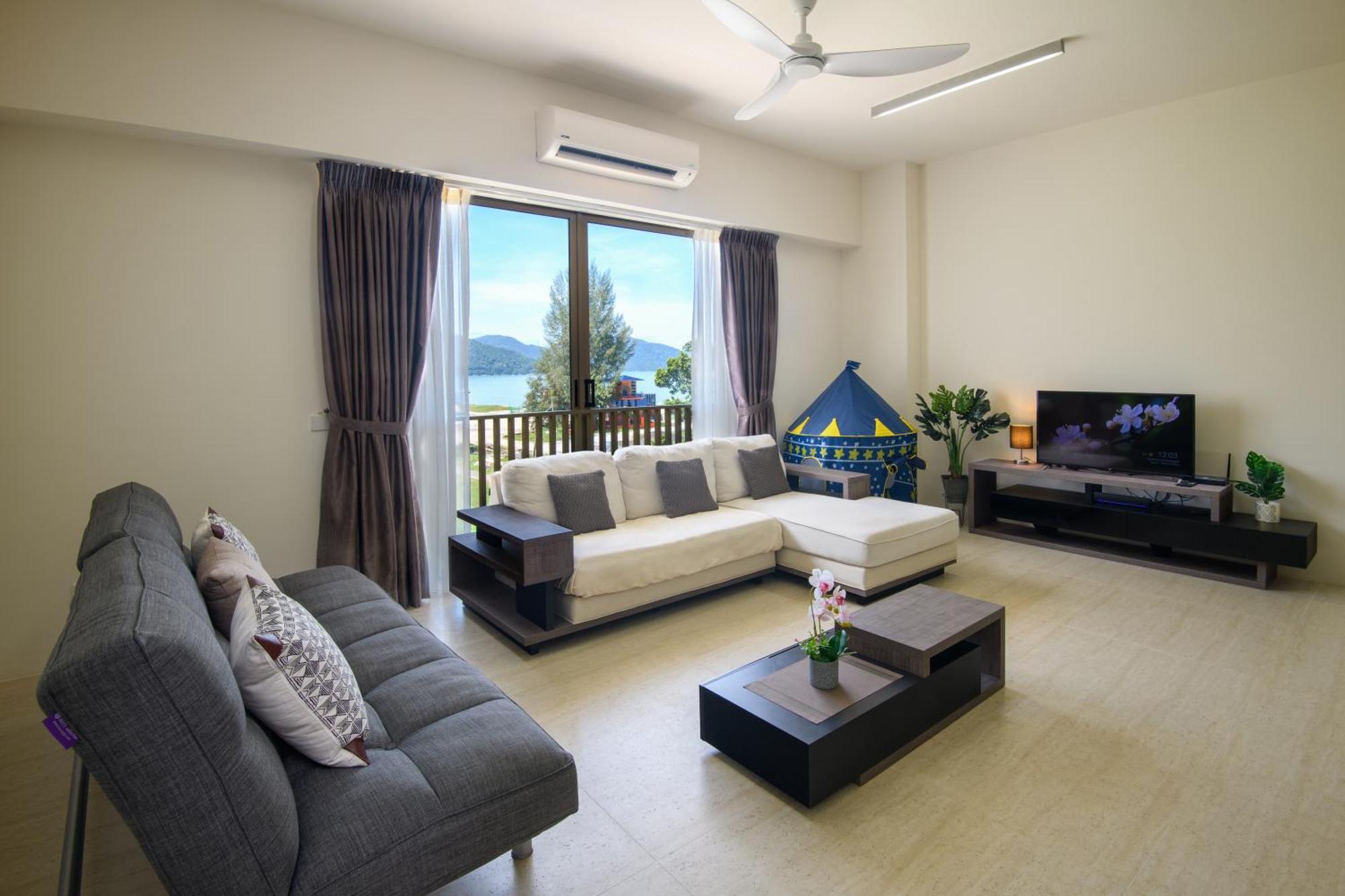 By The Sea Beach Front Apartment Batu Feringgi Dış mekan fotoğraf